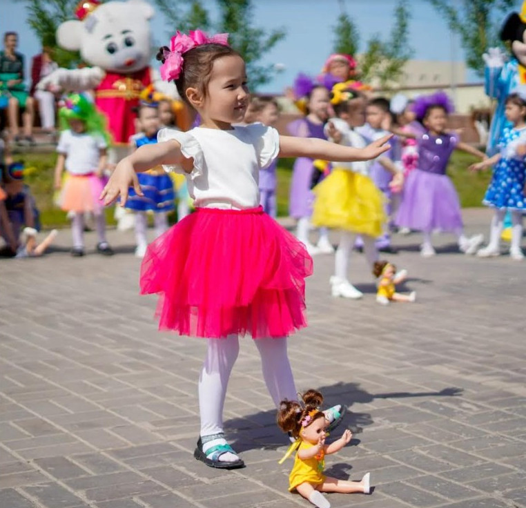 Oralda balalarǵa arnalǵan festıval ótti