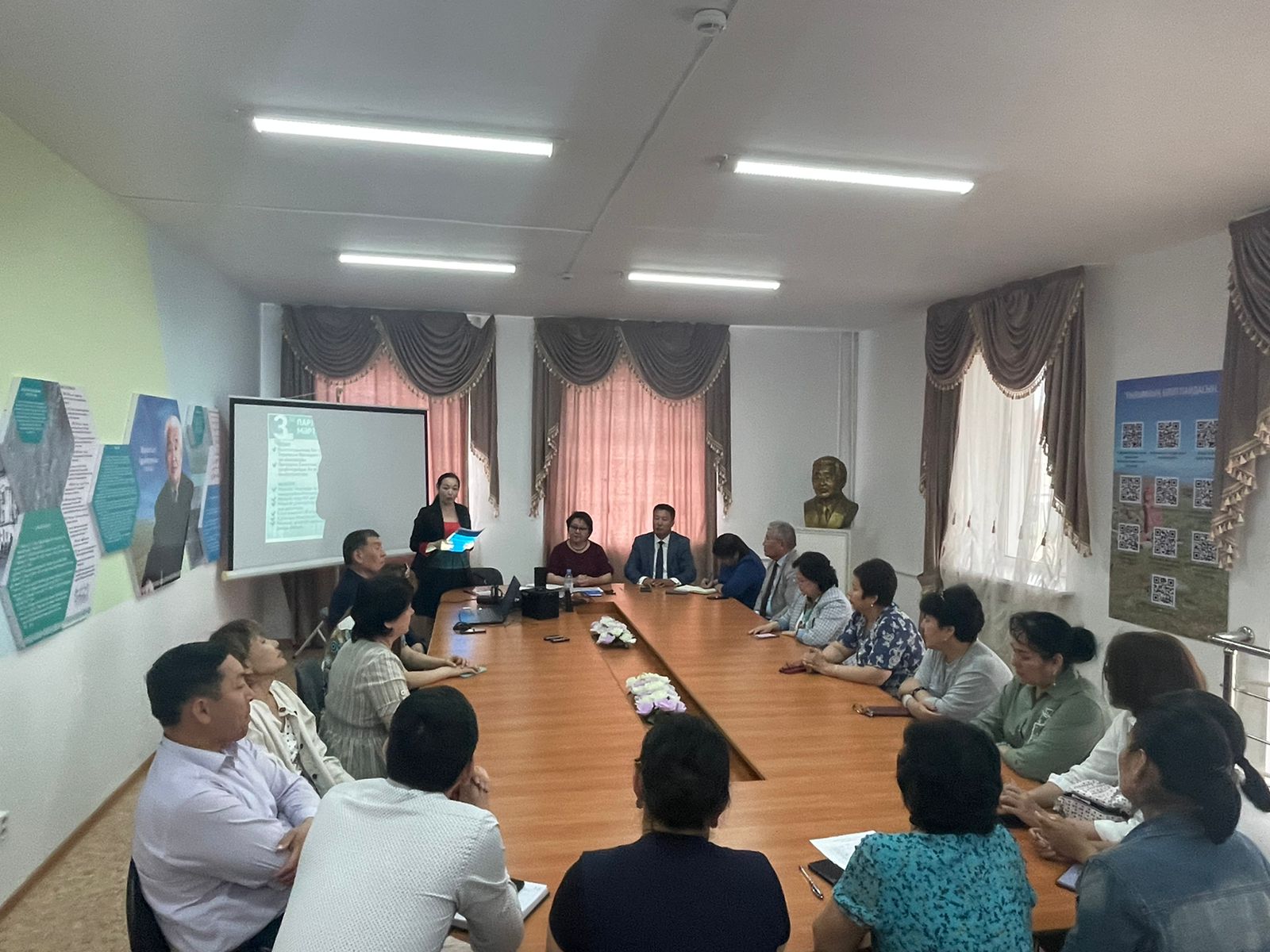 Halyq pen bıliktiń dıalogy