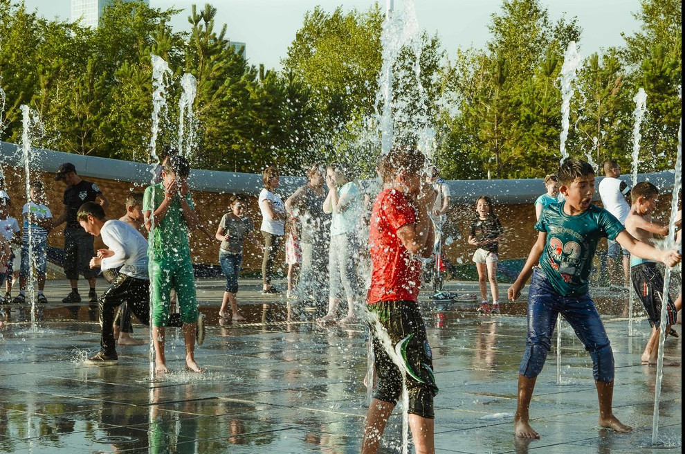 Elordanyń bas sanıtar dárigeri sýburqaqqa shomylýdyń zııanyn túsindirdi