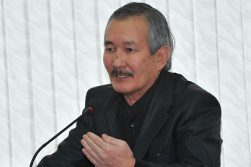 Jazýshy Smaǵul Elýbaı referendýmda daýys berdi