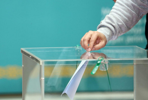 Almaty turǵyndary referendýmda daýys berip jatyr