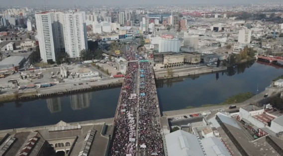 Argentına halqy sherýge shyqty