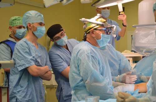 Belgili ortoped týa bitti jambas býynynyń shyǵýy boıynsha sheberlik saǵatyn ótkizdi