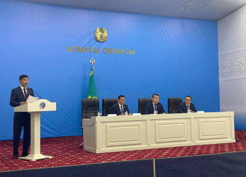 Qonaev qalasynda Almaty oblysy aýmaǵynda ornalasqan máslıhat depýtattarynyń jıyny ótti