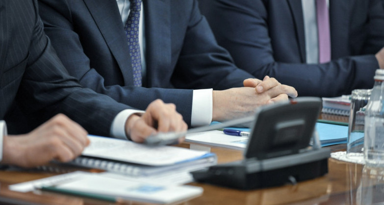 Memleket basshysy kadrlardy birtindep aýystyratynyn aıtty