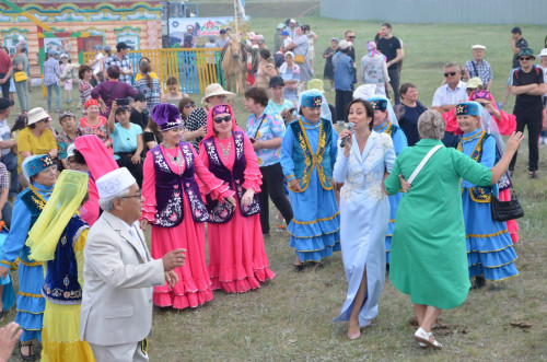 Buqpa taýynyń baýraıynda sabantoı ótti