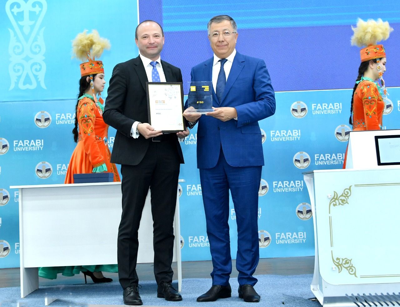 QazUÝ-ǵa QS WUR sertıfıkaty tabystaldy