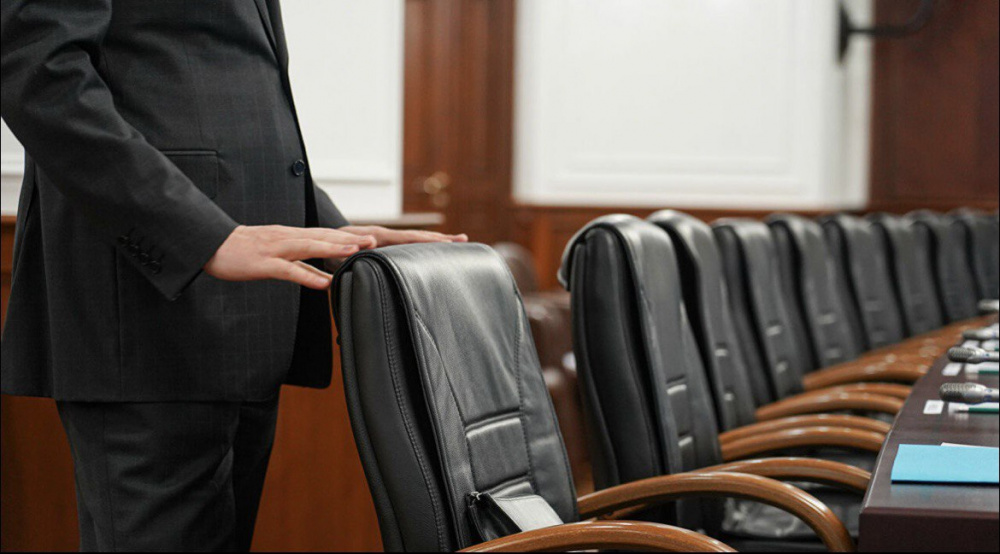 Máseleler bir kúnde sheshilmeıdi