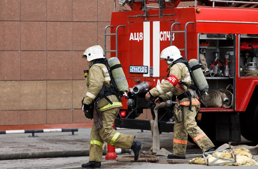 Atyraýda eki qabatty ǵımarattan órt shyqty