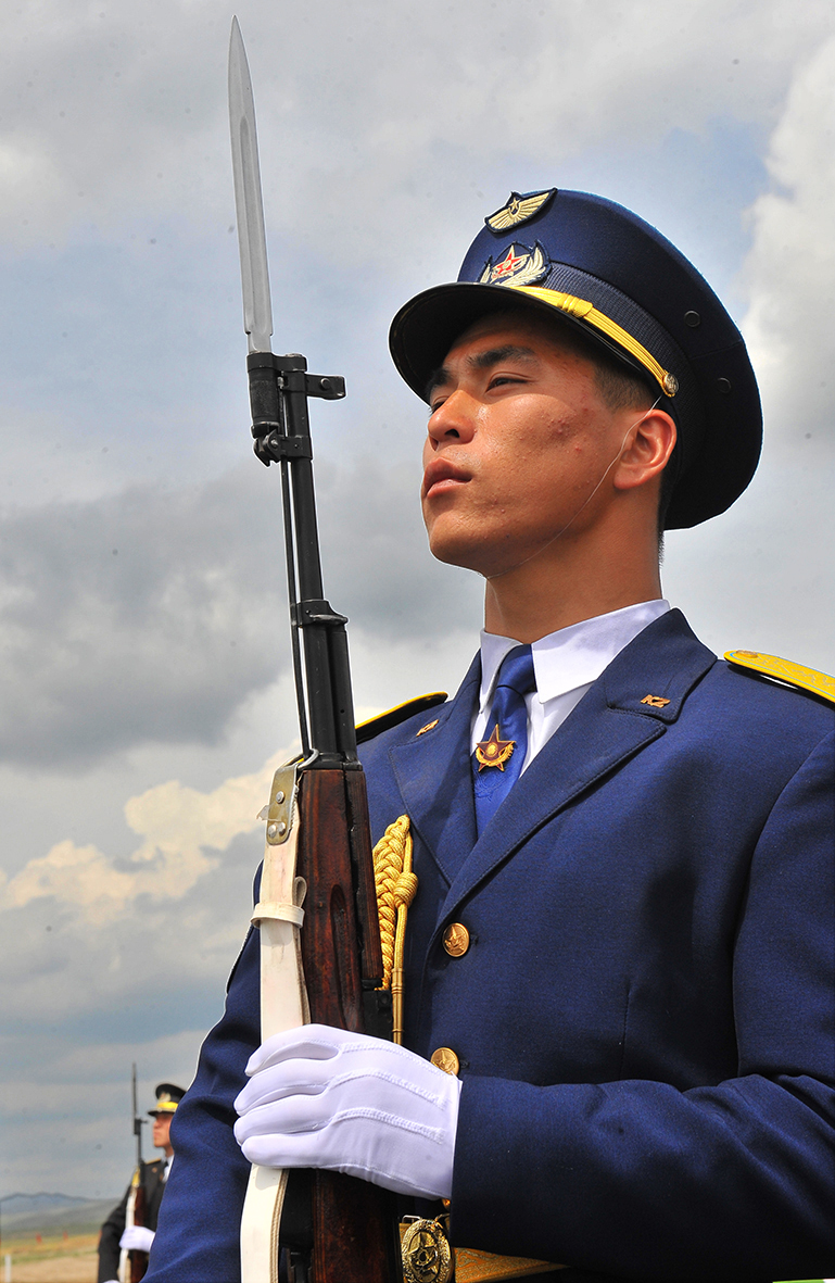 Sarbaz, antyńa adal bol!