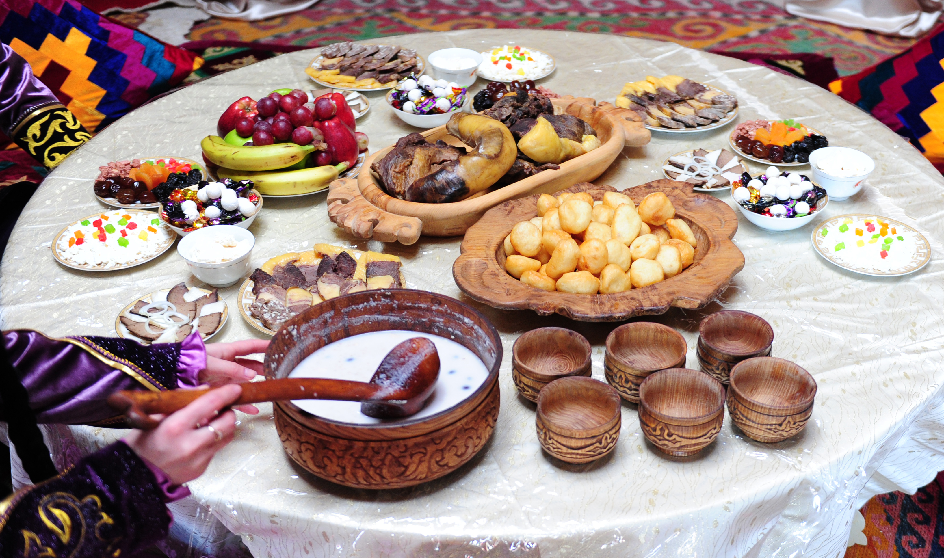 Qymyz óndirisi órge baspaı tur