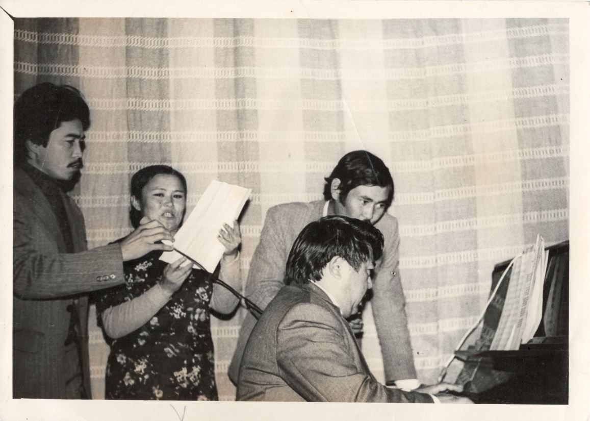 Ádemi ánderimen áıgili Áset