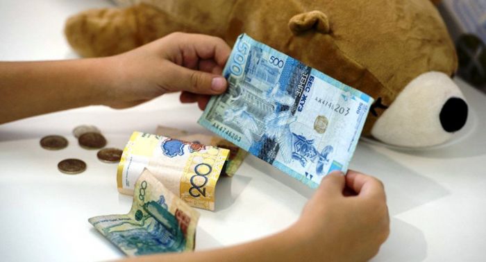 Semeılik áke balalaryna 5 mıllıon teńge qaryz bolǵan