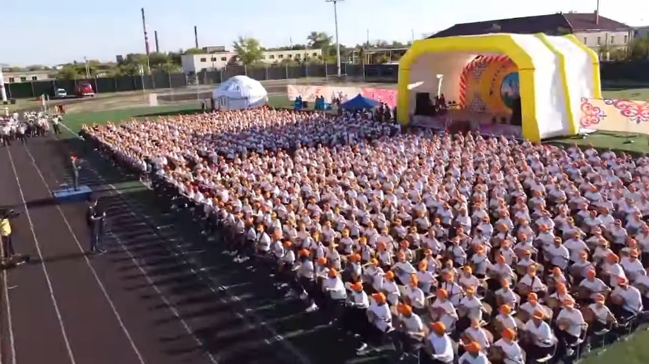 Arqalyqta myń adam kúı tartty