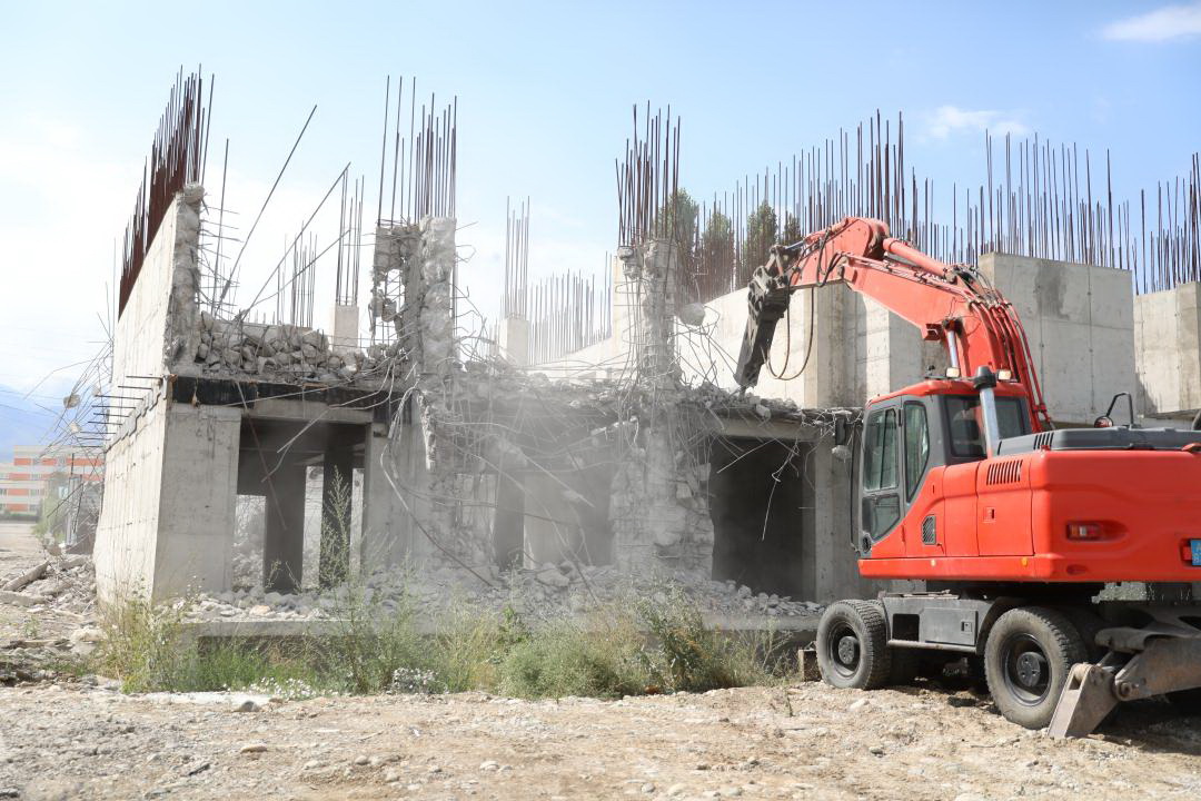 Zańsyz salynǵan úı súrildi