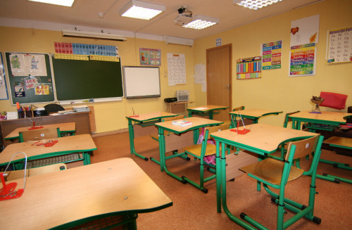 Birinshi synyp oqýshylary bir tilde ǵana bilim alady