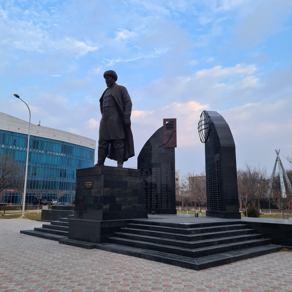 Eli úshin týǵan esil er