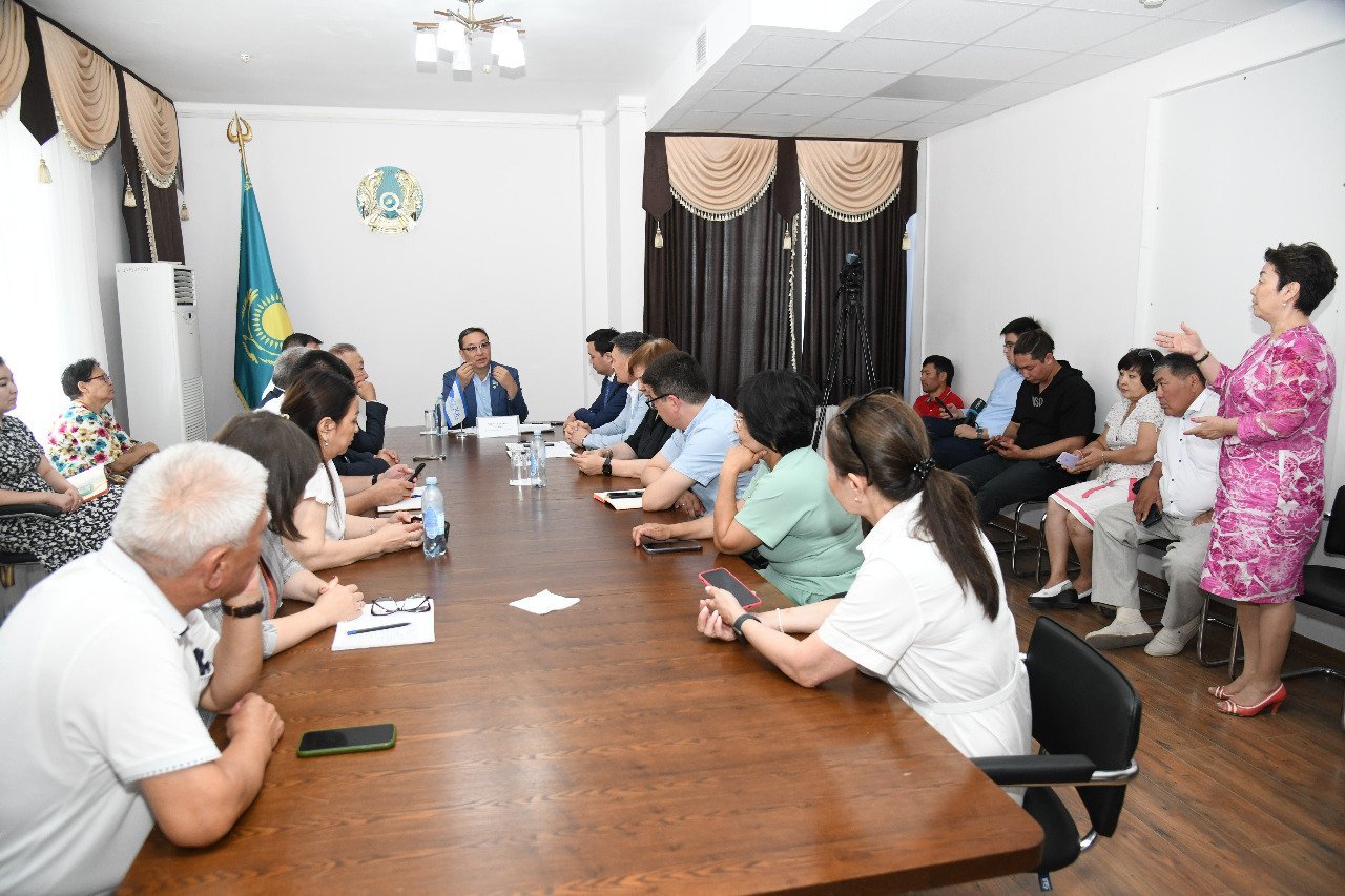 Aq jeleńdiler nege alańdaıdy?