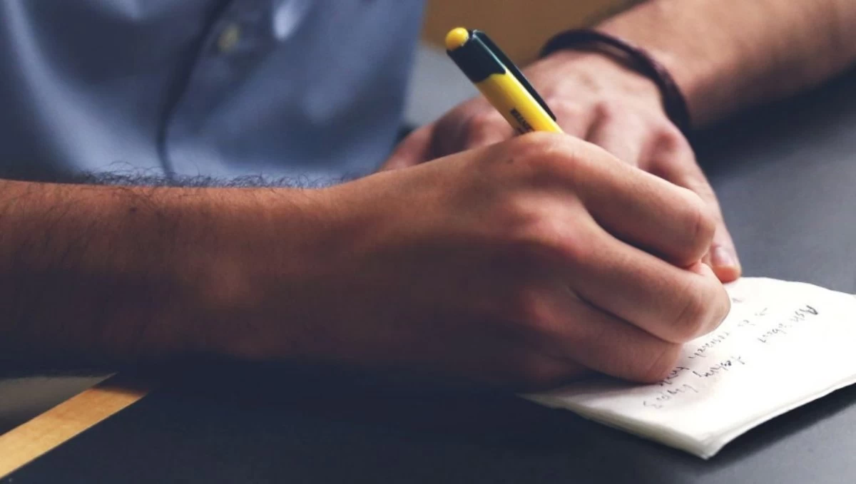 Sheneýnikter jumysqa ornalasarda esse jazatyn boldy