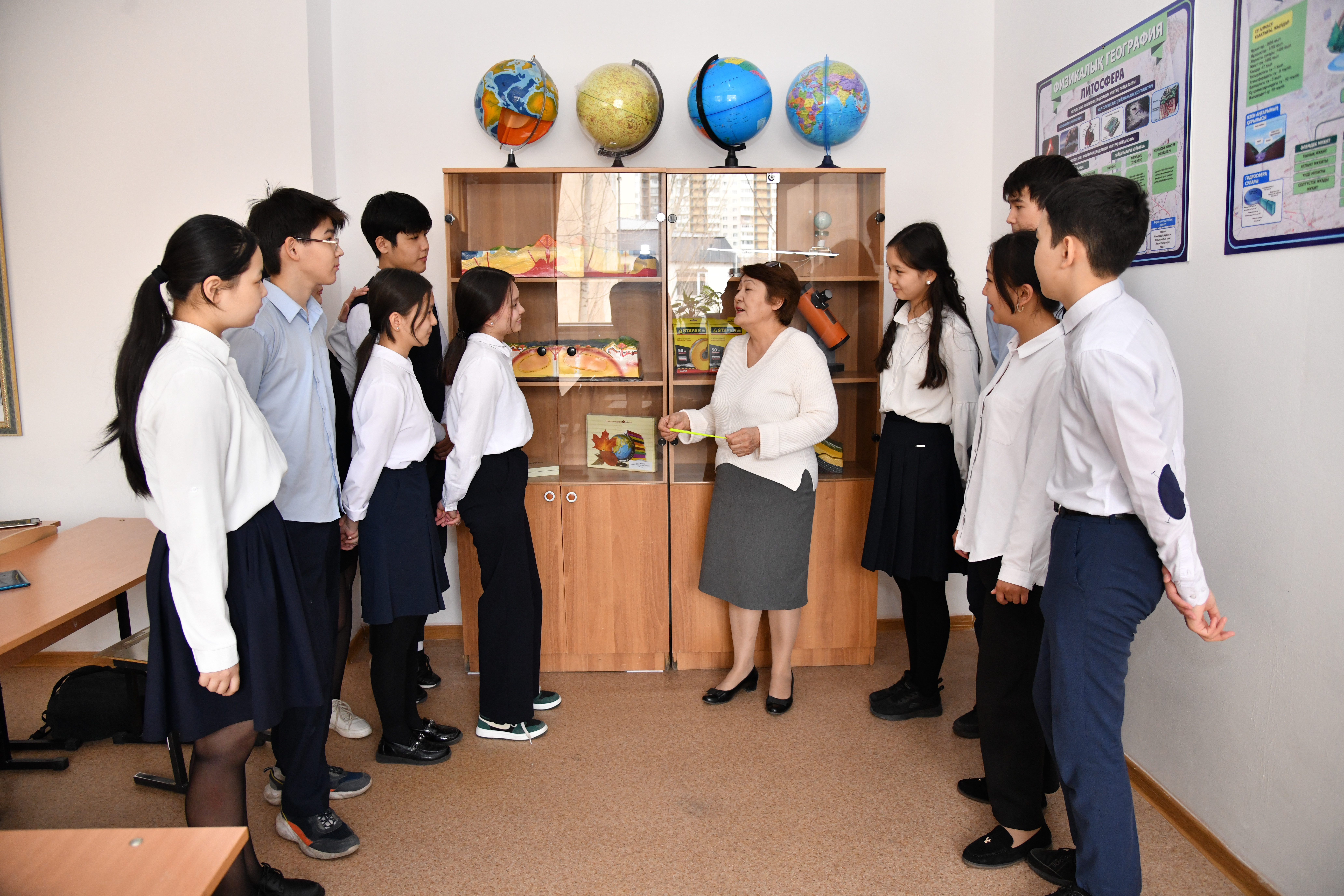 Bilim berý salasynda kemshilik kóp