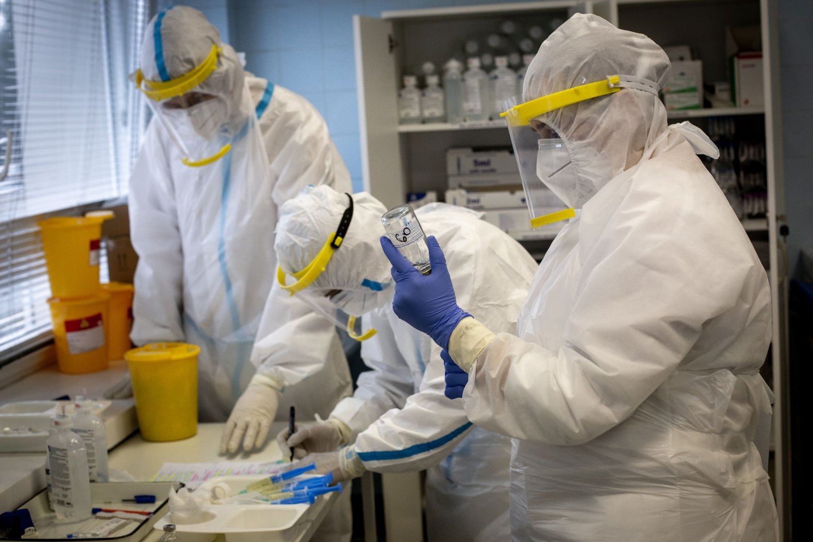 Koronavırýs batysta kúrt kóbeıdi