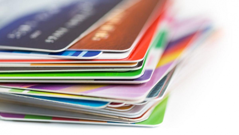 Debettik karta múmkindigi qandaı?