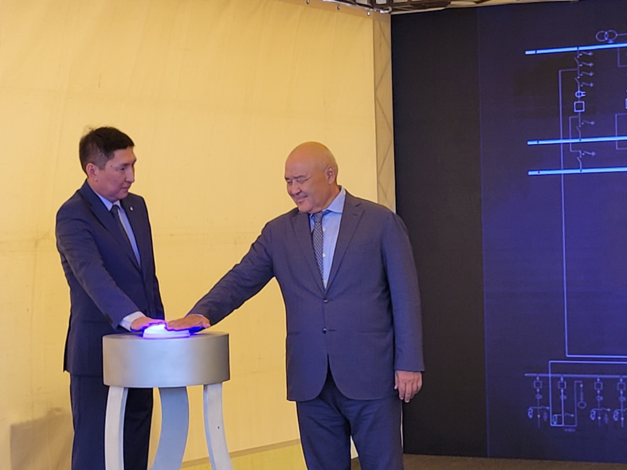 Túrkistan óńiri jarqyraı túspek