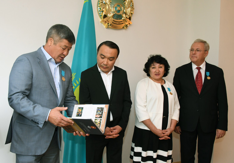 Dıplomattar marapattaldy