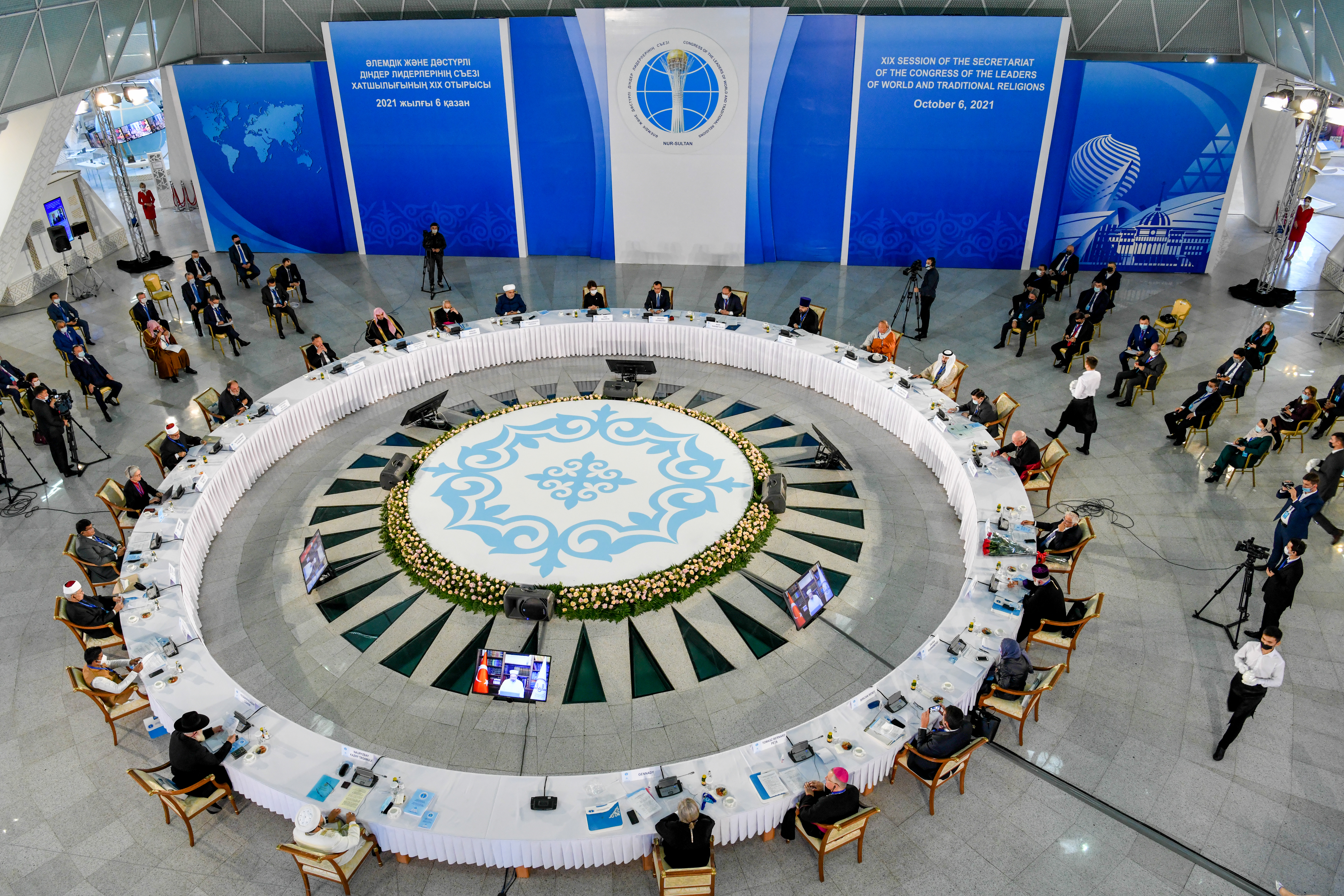 Jetinshi sezdiń arqalaǵan júgi qandaı?