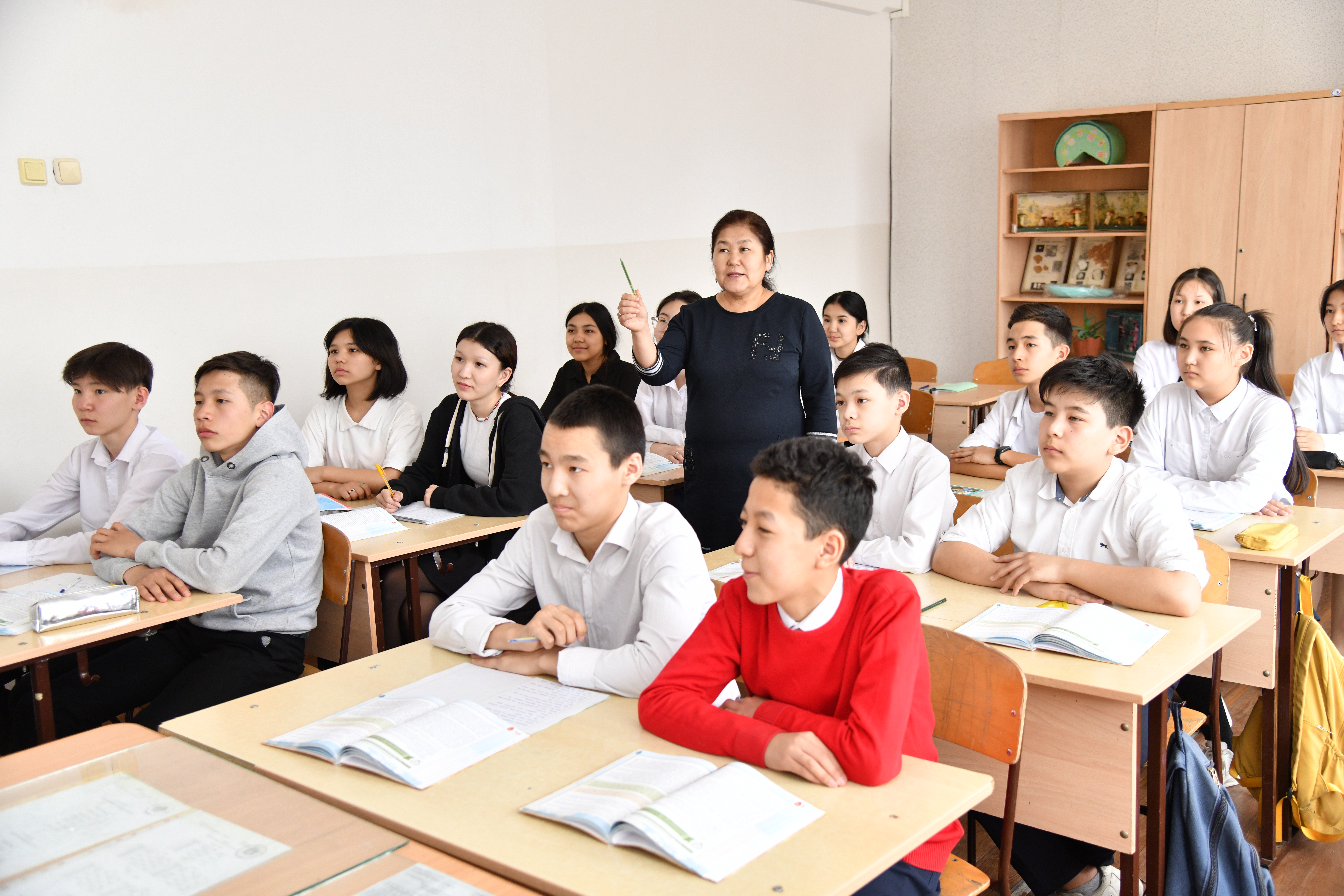 Oraldaǵy qazaq mektepteri: San da, sapa da ósip keledi