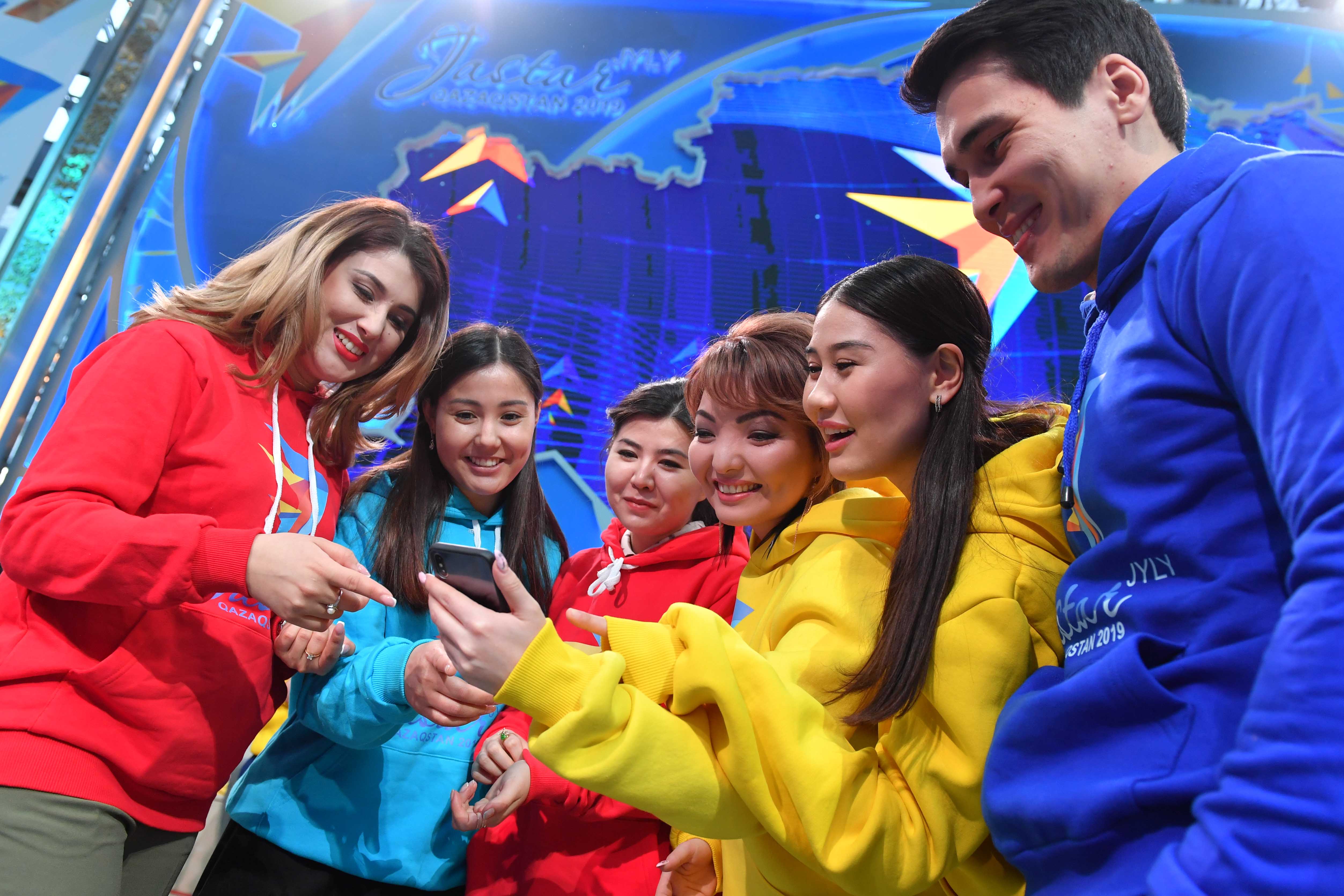 Patrıotızm – elin bilimimen, eńbegimen kórkeıtý