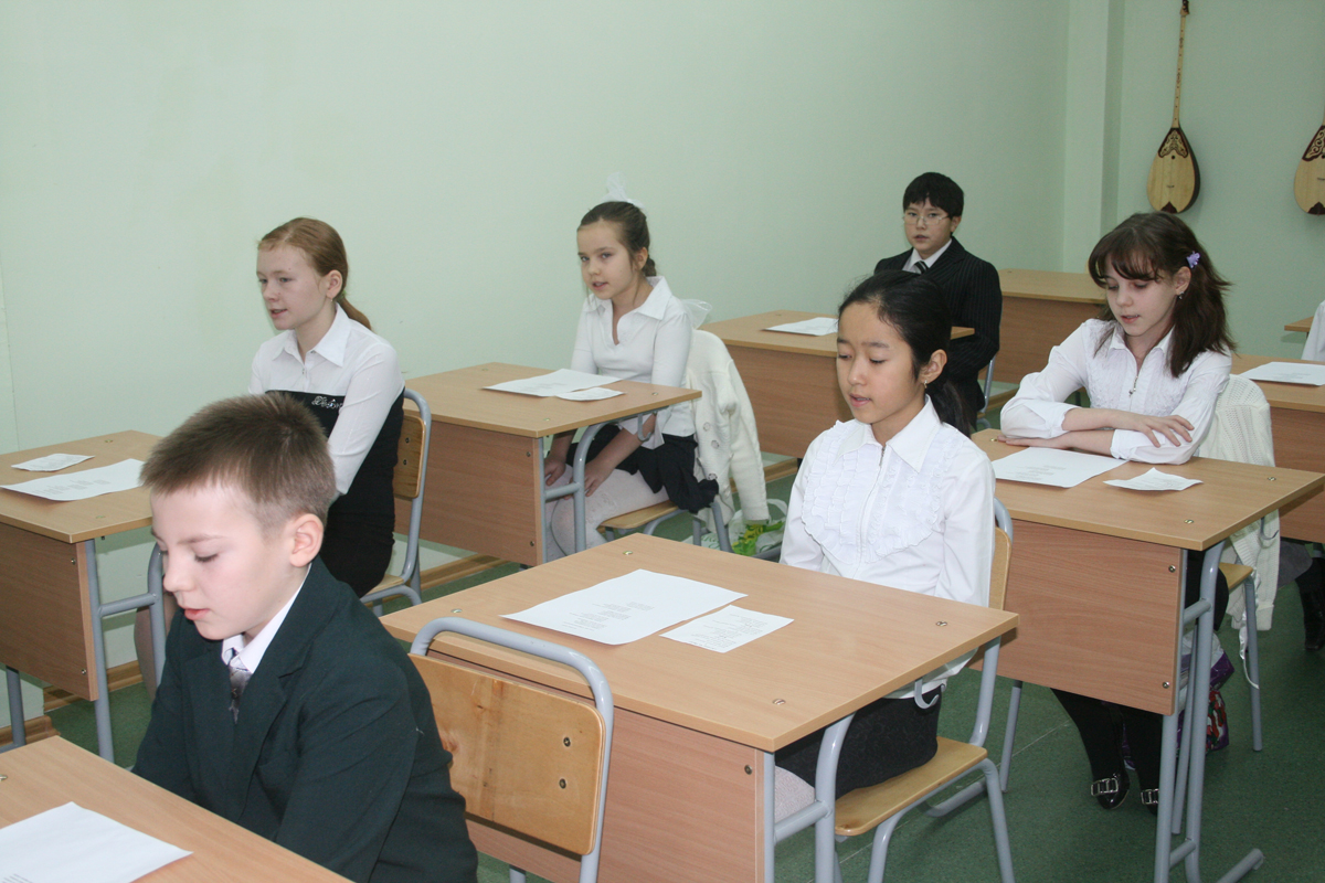 Úsh aýysymda oqýǵa májbúr