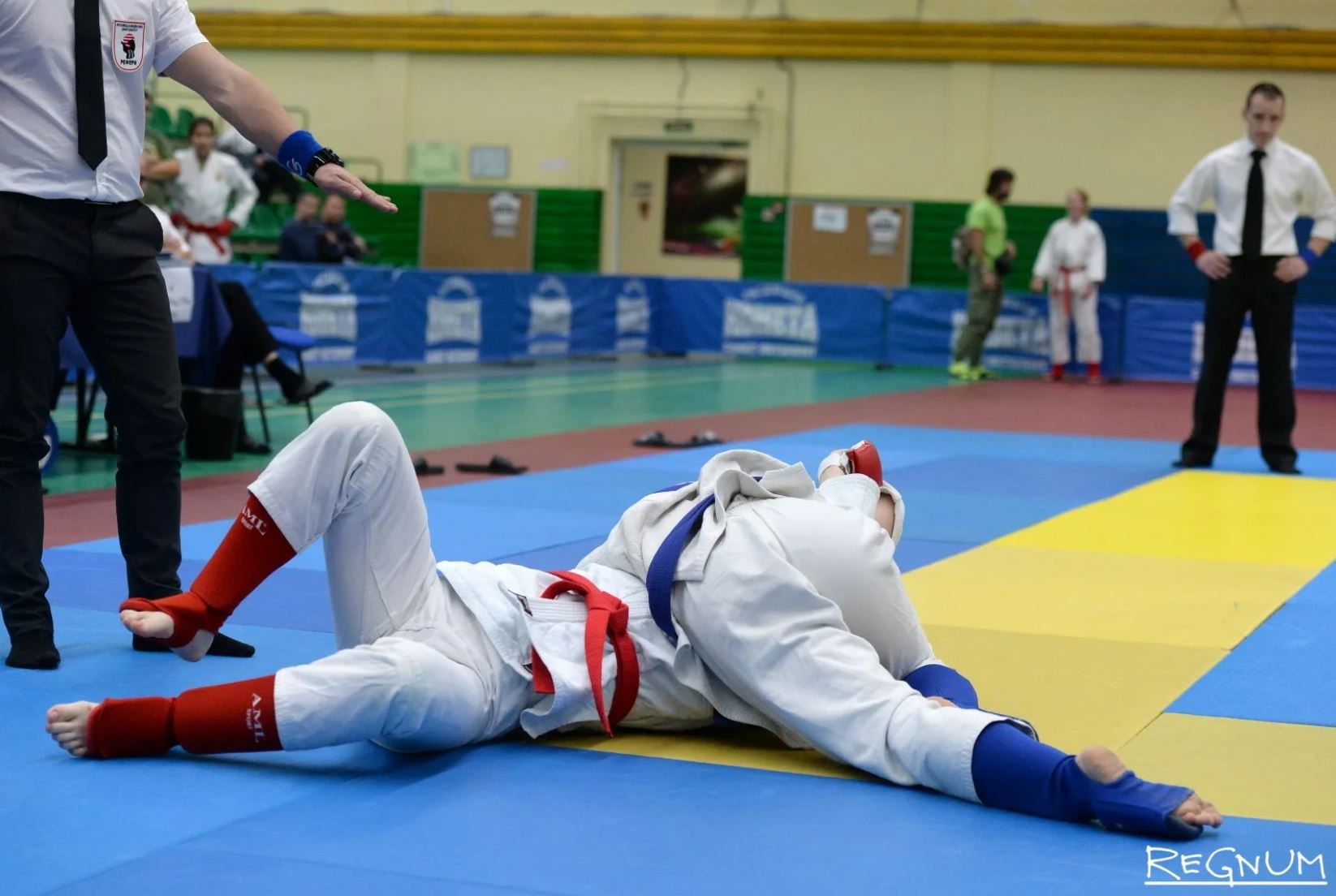 Qazaq qyzynyń qola medali