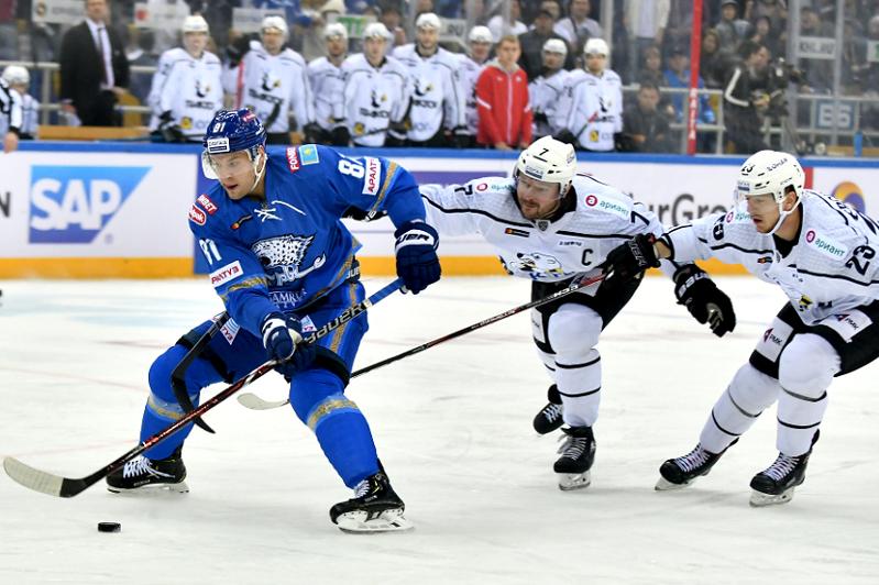 «Traktorǵa» ese jiberdi