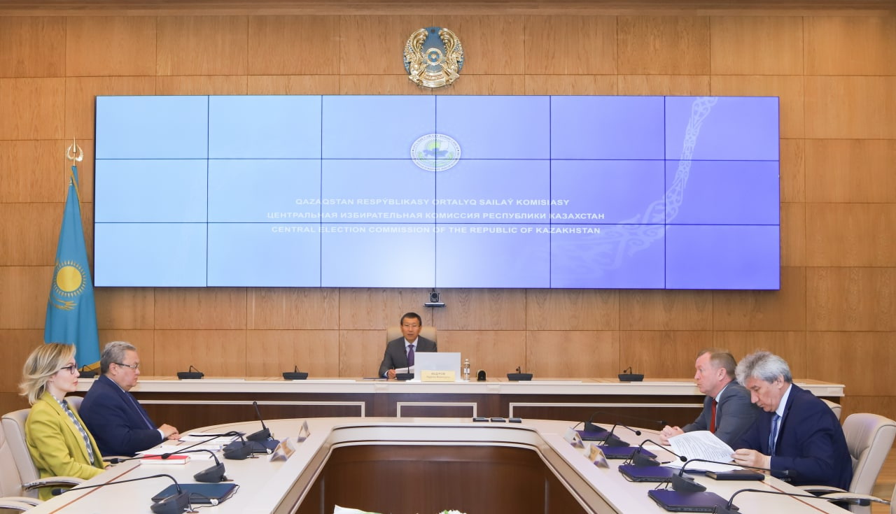 Alty Senat depýtaty tirkeldi