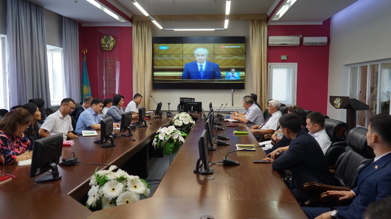 Jáńgir han stýdentteri jańarýdy qoldaıdy