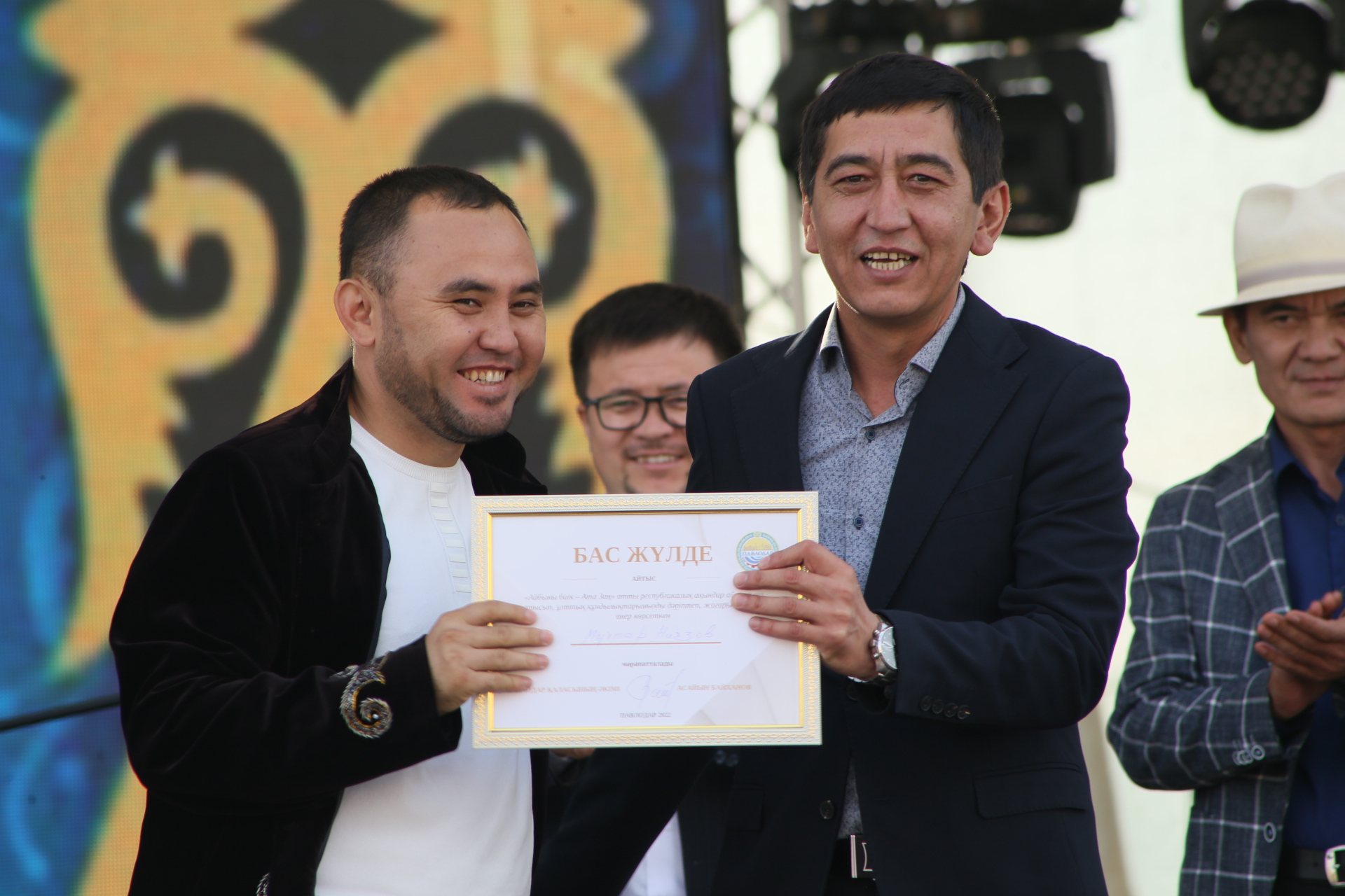 Aıtys ótti Ertis boıyn dúbirletip...