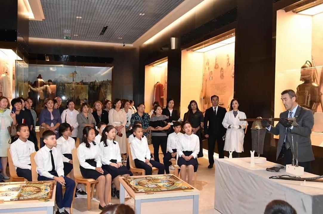 Mýzeıdegi mektep kúnderi