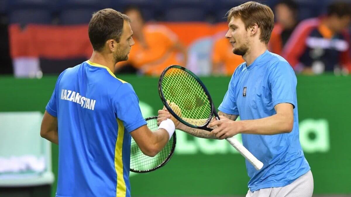 Alǵashqy oıynda utyldy