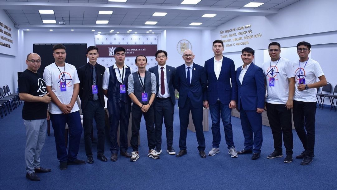 Abai IT-Valley tehnoparki bilikti IT-mamandarmen tolyǵady