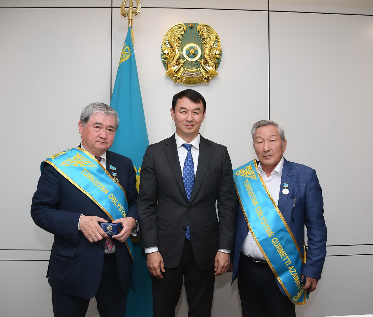 Qos qaıratkerge qurmet kórsetildi