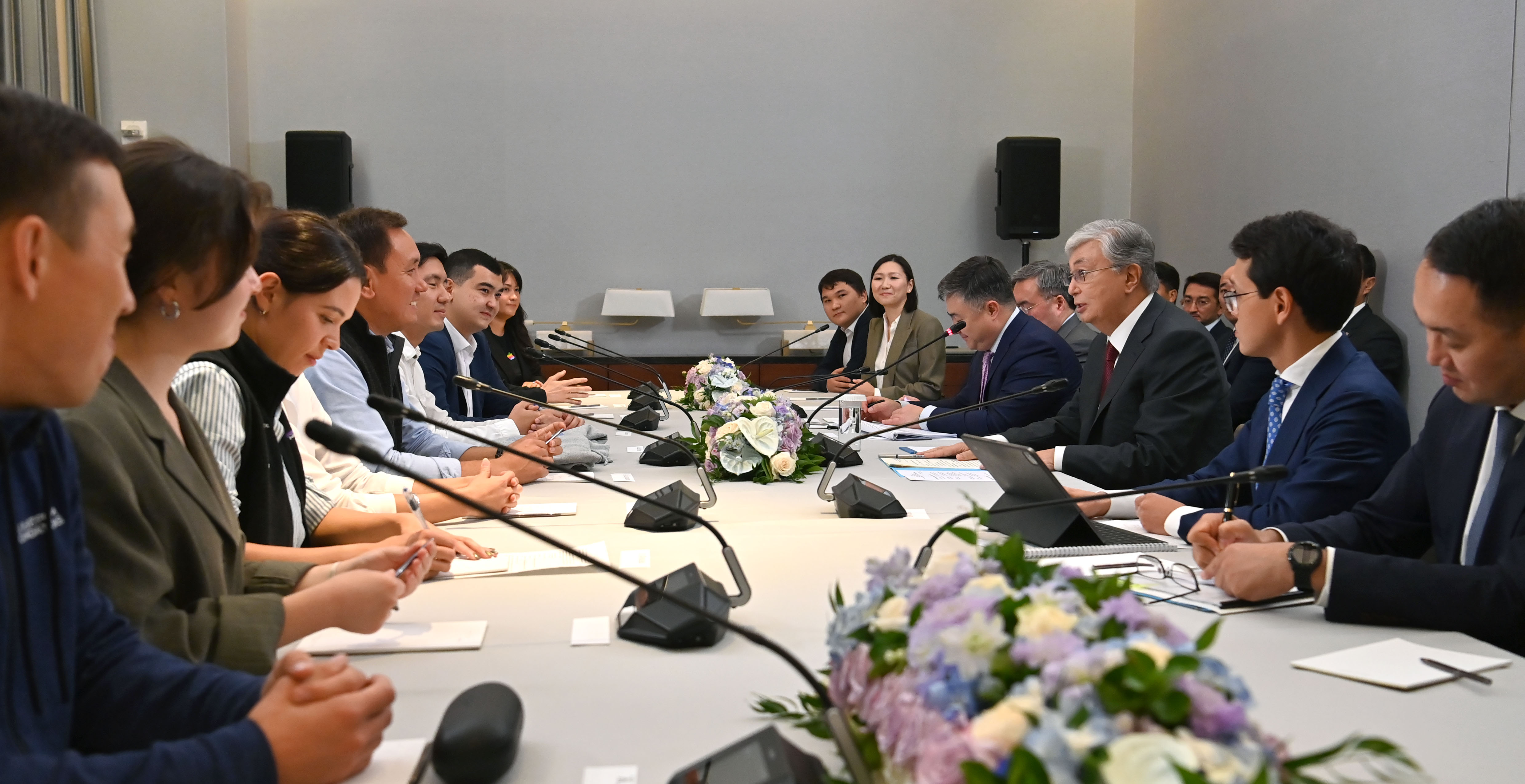 Olar ozyq kompanııalarda eńbek etedi