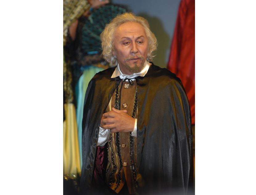 Bolat Ybyraev: Teatrdaǵy ulttyq bolmysymyzdy joǵaltyp almaıyq