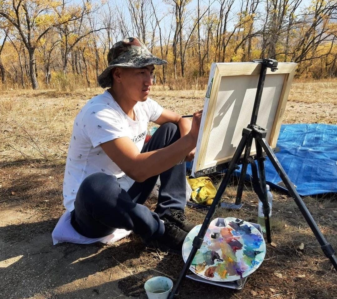 Altyn kúz kenep betinde...