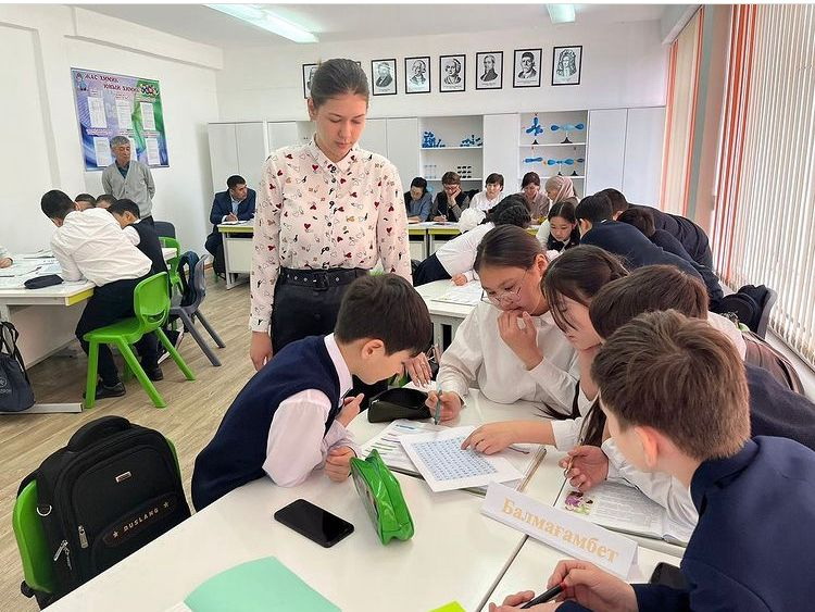 Karına – qazaq tiliniń muǵalımasy