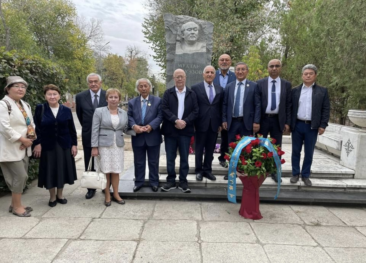 Álemdik órkenıetke bastaıtyn jol