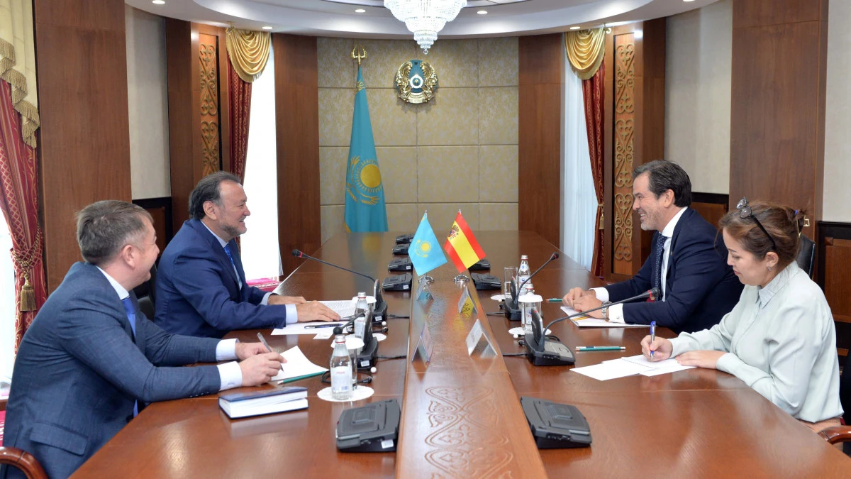 Astana-Madrıd: Senimdi saıası seriktestik