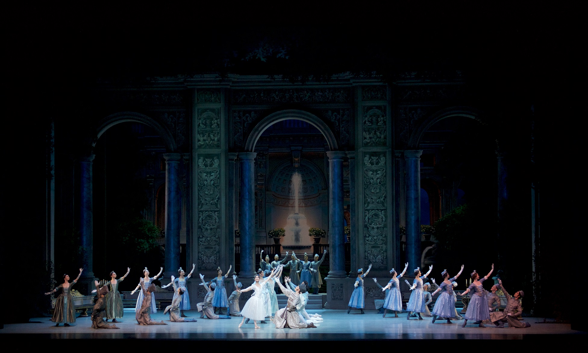 «Astana Opera» trýppasy – Kreml tórinde