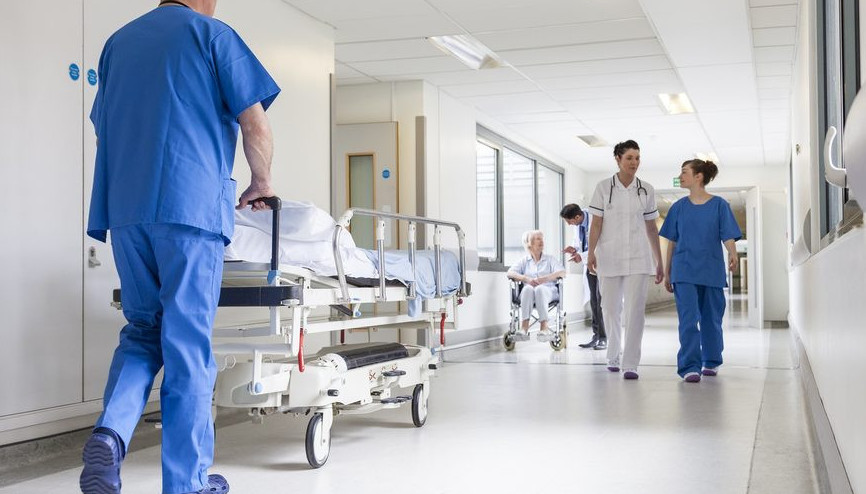 Atyraýdaǵy emhanalar reseılikterdi jumysqa alýǵa daıyn