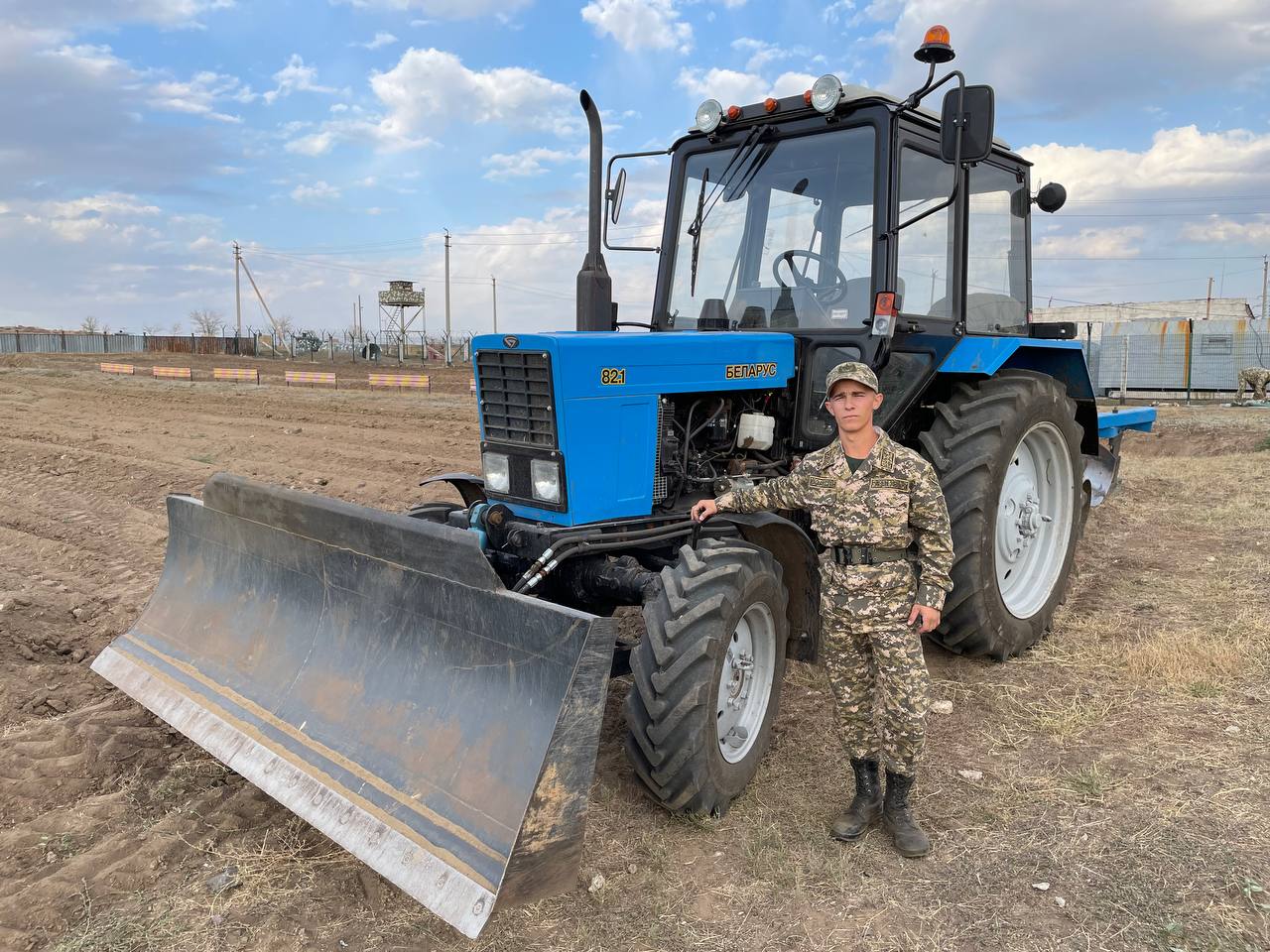 Alǵys arqalaǵan jaýynger